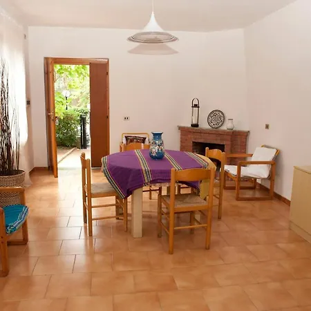 Elena Aparthotel